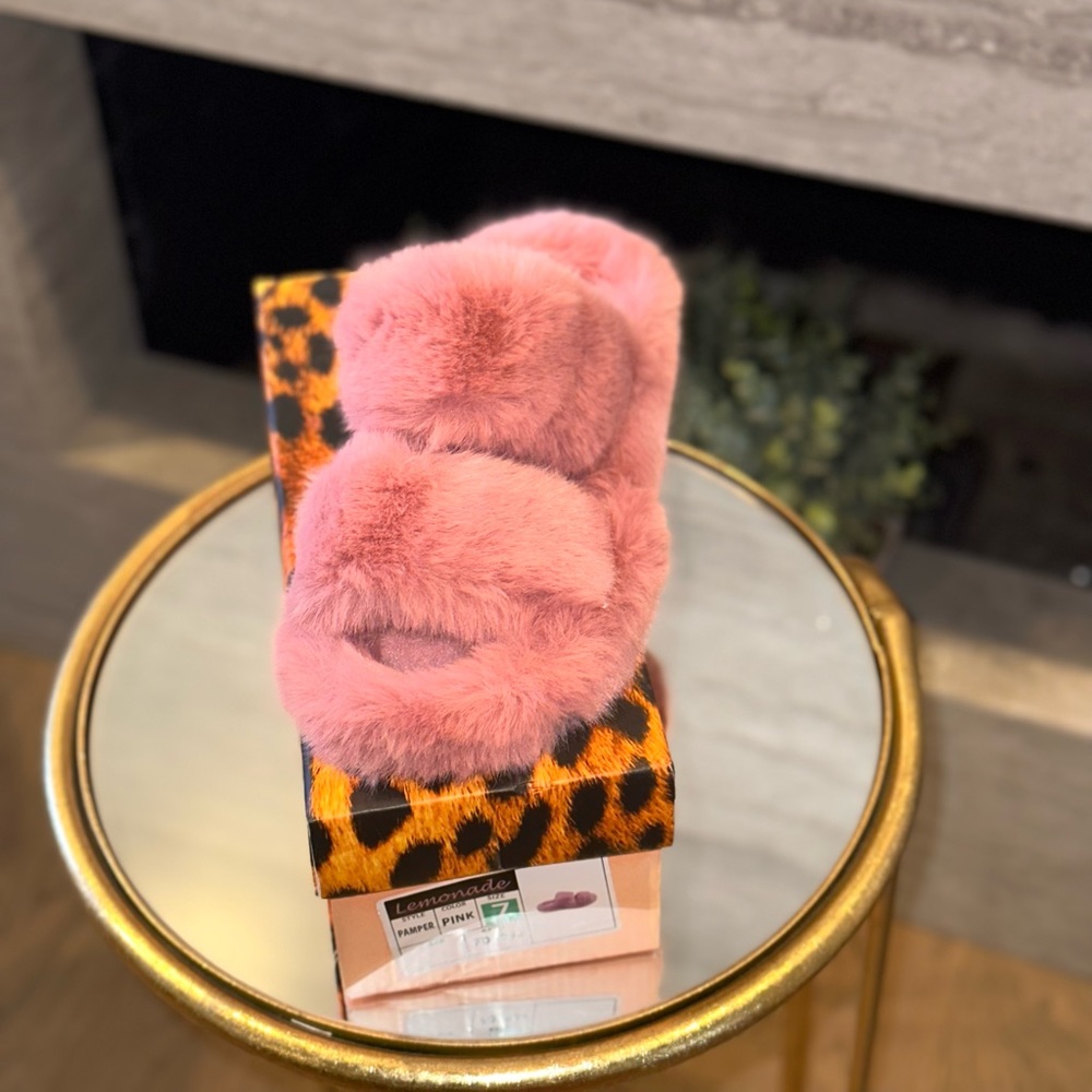 BRAND NEW+ never worn perfect pink slippers